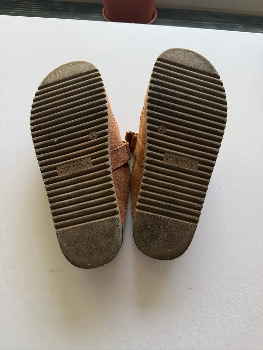 Steve Madden brown slip